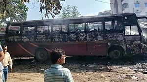 দিনাজপুরে শ্রমিক নেতার মুক্তি দাবিতে সড়ক অবরোধ, বাসে আগুন