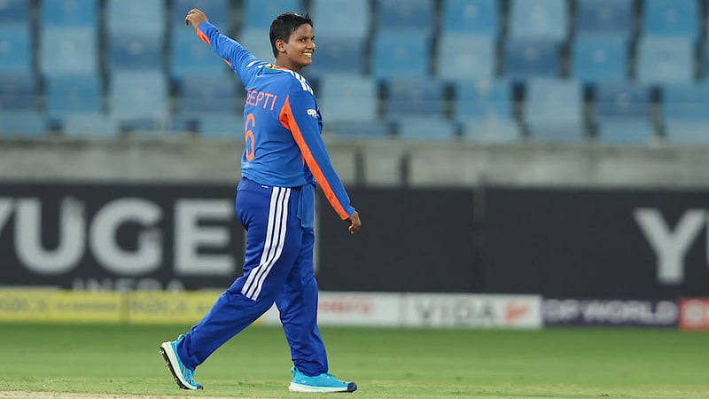 দীপ্তি এখন চূড়ায় দীপ্তিময়