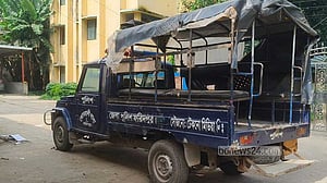 ফরিদপুরে মাদক নিয়ে বিরোধে পাল্টাপাল্টি হামলা, পুলিশের গাড়ি ভাঙচুর