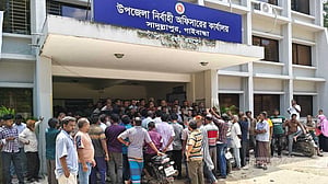 ফ্যামিলি কার্ড: সাদুল্লাপুরে ইউএনও কার্যালয়ে বিএনপির অবস্থান কর্মসূচি