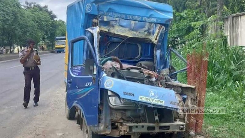 গাজীপুরে গাড়ির পেছনে ধাক্কায় কভার্ড ভ্যানের চালক নিহত