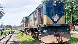 শ্রীপুরে ইঞ্জিন বিকল, সাড়ে ৩ ঘণ্টা পর ছাড়ল বলাকা