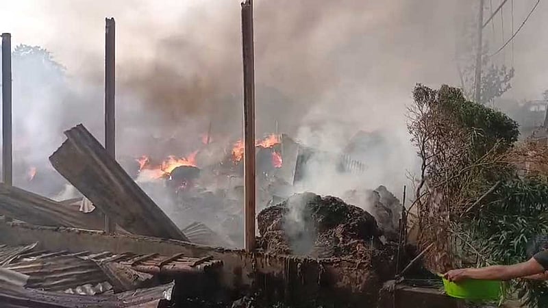 গাজীপুরে ঝুটের গুদামের আগুন নিয়ন্ত্রণে