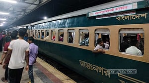 ঢাকা-গোপালগঞ্জ রুটে ট্রেন চলাচল শুরু, সময়সূচি নিয়ে ‘হতাশা’