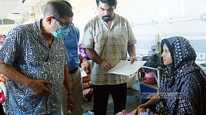 হবিগঞ্জ হাসপাতাল পরিদর্শনে স্বাস্থ্যমন্ত্রী, অনুপস্থিত ‘ফার্মাসিস্টকে’ বদলি