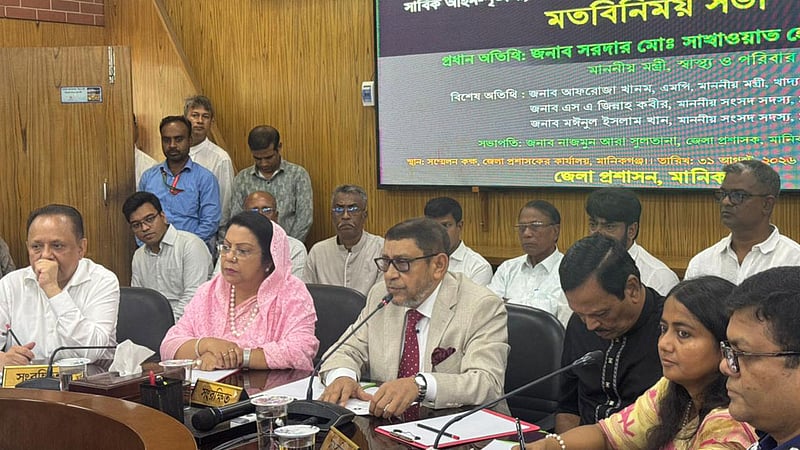 চিকিৎসক ও নার্সদের আরও মানবিক আচরণ করতে বললেন স্বাস্থ্যমন্ত্রী