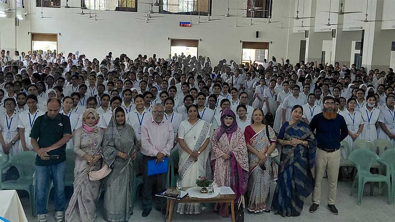 স্তন ক্যান্সার সচেতনতায় হলি ক্রস কলেজে স্ক্রিনিং কর্মসূচি