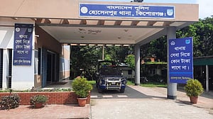 কিশোরগঞ্জে গাড়ি থামিয়ে তুলে নেওয়া নববধূ বললেন, ‘আমি এনেই থাকবাম’