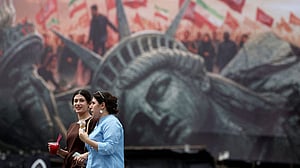 ইরানকে ‘সাদা পতাকা তুলে’ আত্মসমর্পণের আহ্বান ট্রাম্পের