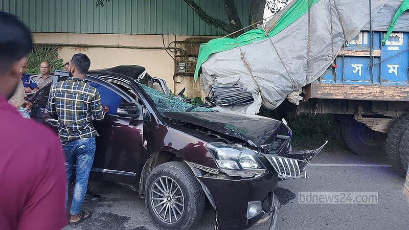 জামালপুরে ট্রাকে প্রাইভেটকারের ধাক্কা, নিহত সহকারী জজ