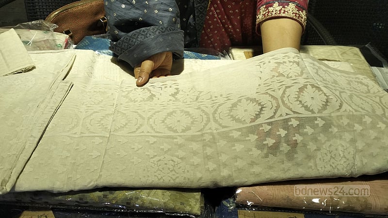 জামদানি শাড়ির যত্নে বাড়তি মনোযোগ