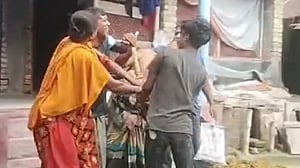 যশোরে উঠানে বাবার লাশ রেখে ২ ভাইয়ের মারামারি, পুলিশের সহায়তায় দাফন