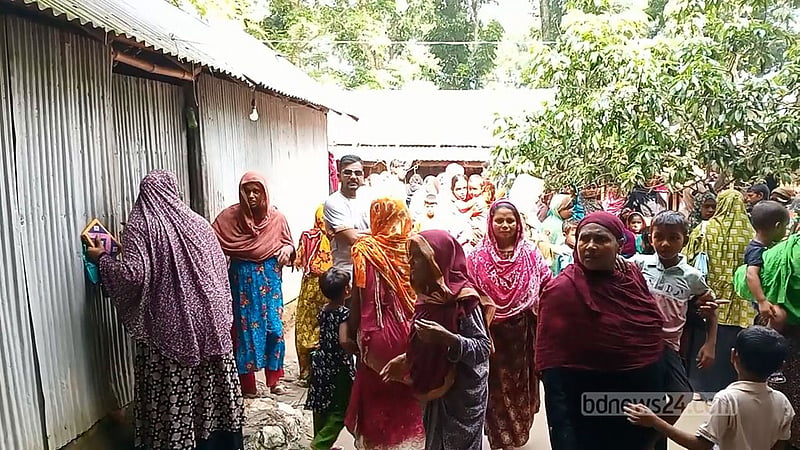 মাকে হত্যার অভিযোগে ‘মাদকাসক্ত’ ছেলেকে পুলিশে দিল গ্রামবাসী