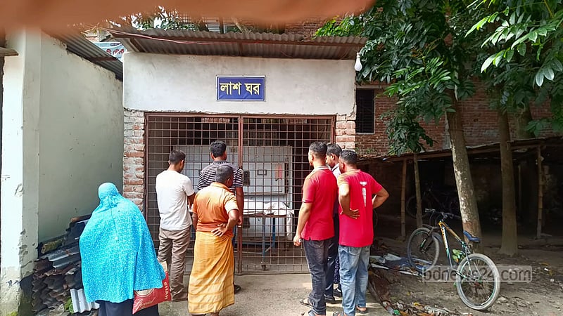 সাপের কামড়ের পর ওঝার কাছে নিল পরিবার, প্রাণ গেল কিশোরের