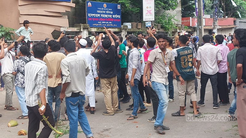জবিতে ছাত্রদল-শিবিরের তৃতীয় দফায় সংঘর্ষ, আহত অন্তত ৭০