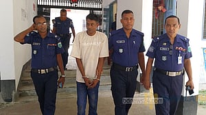 উচ্চ শব্দে গান বাজিয়ে হাত-পা বেঁধে ভাঙা হয় গৃহবধূর দাঁত, শরীরে কাস্তের ছ্যাঁকা