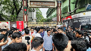 প্রশাসনের নিরাপত্তায় ক্যাম্পাস ছাড়লেন জকসু নেতারা, দিলেন ৯ দফা দাবি