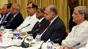 রাষ্ট্রপতি মির্জা ফখরুলকে অভিনন্দন জানালেন কামাল হোসেন