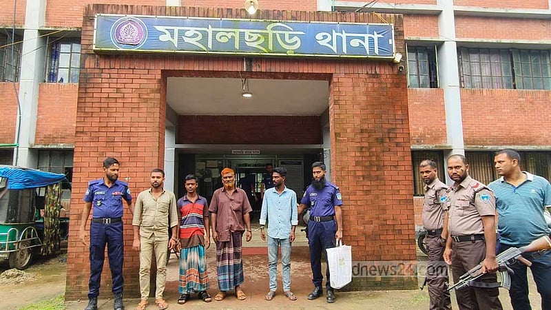 খাগড়াছড়িতে স্বর্ণের গয়না মেরামতের কথা বলে প্রতারণার অভিযোগ, আটক ৬