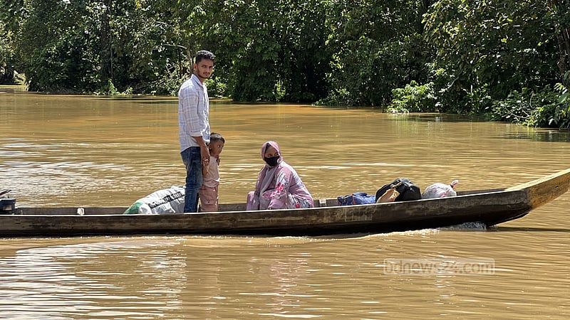 ভারি বর্ষণে ফের ডুবল দীঘিনালার নিম্নাঞ্চল, লংগদু সড়ক বন্ধ