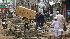 বাসাবোতে খোঁড়াখুঁড়িতে দুর্ভোগ