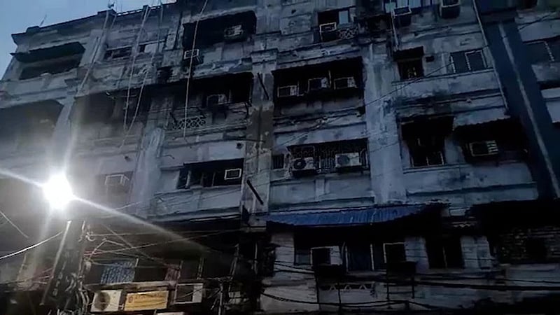 কলকাতায় হোটেলে আগুন: স্ত্রী-সন্তানসহ বাংলাদেশি সাংবাদিক নিহতের খবর