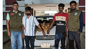 কুড়িগ্রামে ১০ কেজি গাঁজা ও প্রাইভেটকারসহ ২ জন গ্রেপ্তার