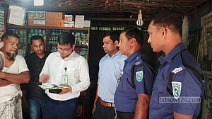 লালমনিরহাটে অবৈধভাবে সার বিক্রি, ব্যবসায়ীকে জরিমানা