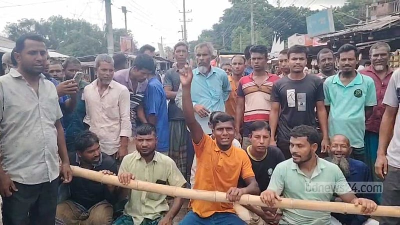 ন্যায্যমূল্যে সারের দাবিতে লালমনিরহাটে মহাসড়ক অবরোধ