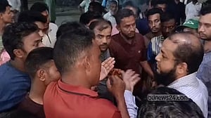 ‘ফ্যামিলি কার্ডের’ নিয়োগে অনিয়মের অভিযোগ, ইউএনও অবরুদ্ধ