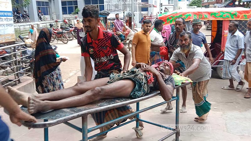 মাগুরায় ফুটবল খেলাকে কেন্দ্র করে দুই গ্রামের বাসিন্দাদের সংঘর্ষ, আহত ১০