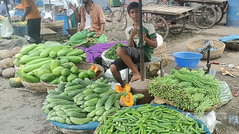 সবজিতে ‘আপাত স্বস্তি’, বেড়েছে চালের দাম