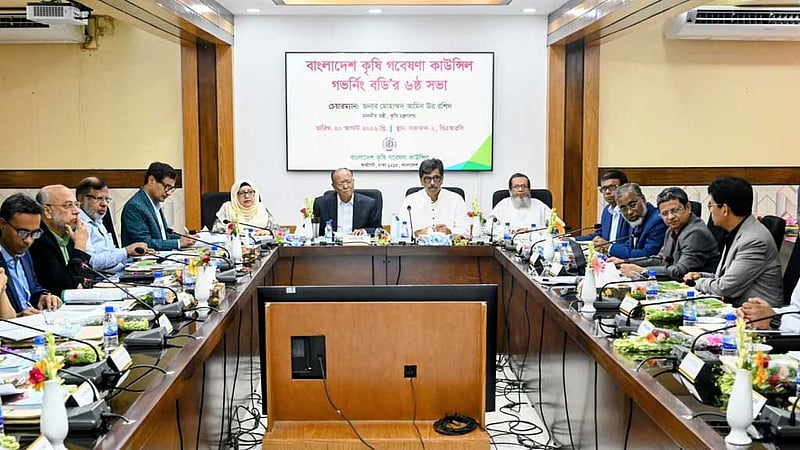 মাত্রাতিরিক্ত কীটনাশকের ব্যবহার নিয়ন্ত্রণে কৃষকদের প্রশিক্ষণ দেওয়া হবে: কৃষিমন্ত্রী