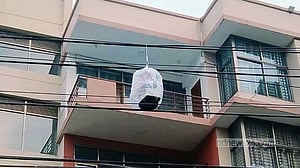 মেহেরপুরের ৩ স্থানে বৈদ্যুতিক তারে ঝুলন্ত সন্দেহজনক বস্তু, আতঙ্ক