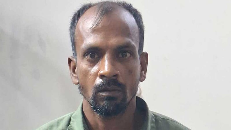 মেহেরপুরের ‘বোমারু হোসেন’ কুমিল্লা থেকে গ্রেপ্তার