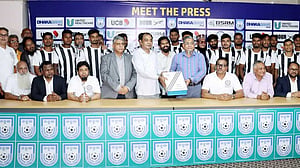 চ্যাম্পিয়ন কিংসের ‘ঘর শূন্য করে’ দল গোছাল মোহামেডান