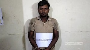 মৌলভীবাজারে পিস্তল-ইয়াবাসহ ‘ভারতীয় চোরাকারবারি’ আটক