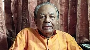 সাংবাদিক মৃণাল কৃষ্ণ রায় আর নেই