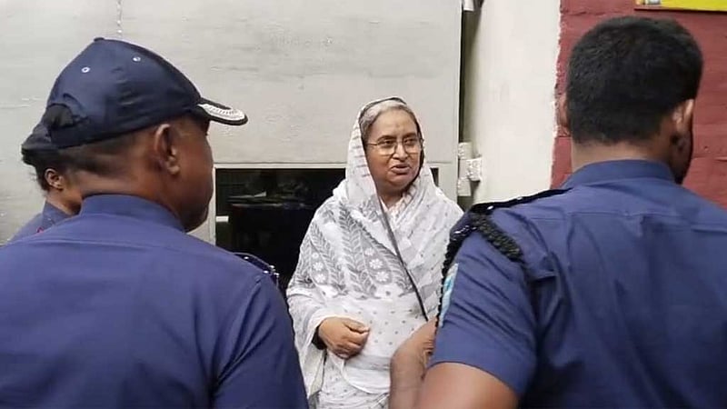 জামিন চাই না, বাসায় যাওয়ার তাড়া নেই: ট্রাইব্যুনালে দীপু মনি