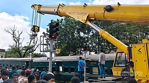 ঢাকা-ময়মনসিংহ রুটে সাড়ে ৭ ঘণ্টা পর ট্রেন চলাচল শুরু, তদন্তে কমিটি
