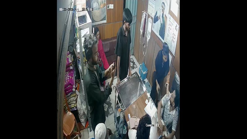 ময়মনসিংহে জুতা দিয়ে প্রাণী চিকিৎসককে মারধরের ভিডিও, ছাত্রদল নেতা বহিষ্কার
