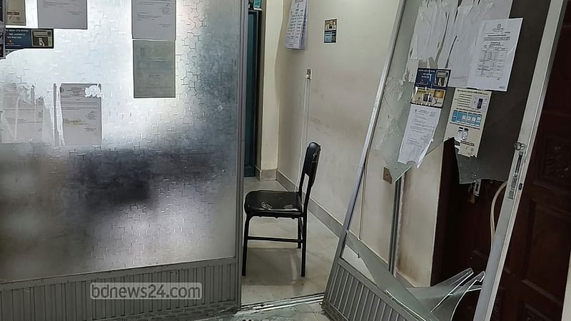 ময়মনসিংহে বিদ্যুৎ অফিসে হামলা-ভাঙচুর, কর্মকর্তাকে মারধর
