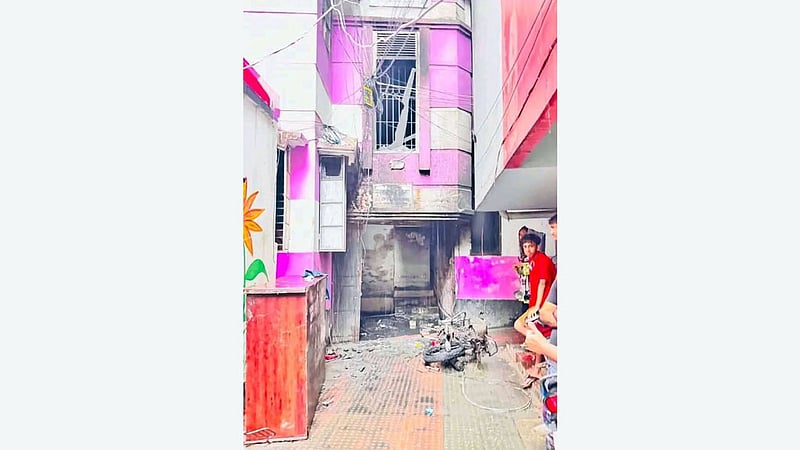 ময়মনসিংহ বহুতল ভবনে অগ্নিকাণ্ড, বৃদ্ধার মৃত্যু