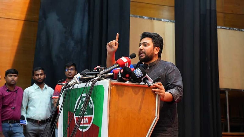 শেখ হাসিনা দেশে ফিরলে ‘সরাসরি ফাঁসির মঞ্চে’: নাহিদ