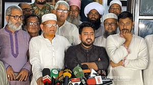 ছয় মাসে সরকার ‘ব্যর্থ’, মন্ত্রিসভায় আরও বদল আনতে হবে: নাহিদ