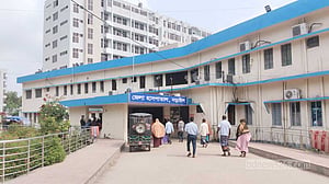 নড়াইলে রাস্তা পার হতে গিয়ে ভ্যানচাপায় শিশুর মৃত্যু
