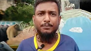 প্রধানমন্ত্রীকে নিয়ে ‘আপত্তিকর’ মন্তব্য, যুবককে পুলিশে দিলেন নেতাকর্মীরা