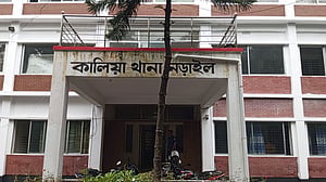 নড়াইলে ঘরে বাল্ব জ্বালাতে গিয়ে বিদ্যুৎস্পৃষ্টে তরুণীর মৃত্যু