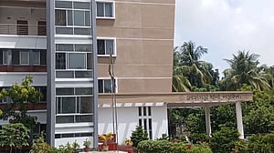 নড়াইলে স্বামীকে বালিশচাপা দিয়ে হত্যার অভিযোগ, স্ত্রীসহ গ্রেপ্তার ২