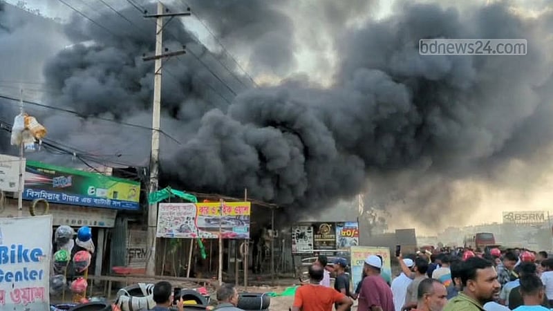 নারায়ণগঞ্জে কেমিকেল গোডাউনে আগুন, এক ঘণ্টার চেষ্টায় নিয়ন্ত্রণে